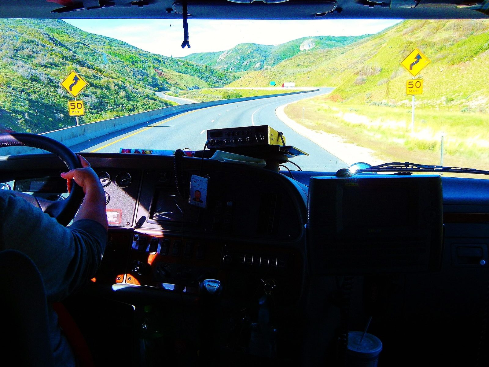 Freight shipment and delivery coordination to improve business logistics efficiency.